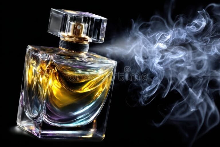 botellas de perfume elegante sobre fondo oscuro