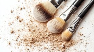 brochas de maquillaje it cosmetics sobre fondo neutro