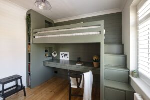 cama alta moderna con escritorio integrado