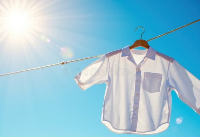 Cómo puedo blanquear camisas blancas amarillentas en casa