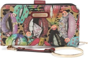 cartera nicole lee colorida exhibida claramente