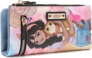 carteras nicole lee coloridas exhibidas tiendas