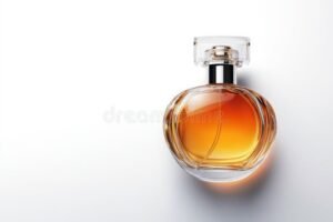 frascos elegantes de perfume sobre fondo blanco