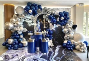 globos azul marino en fiesta elegante