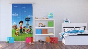 habitacion infantil con cortinas paw patrol coloridas