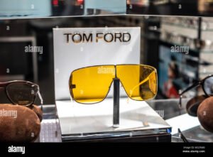 lentes de sol tom ford en exhibicion