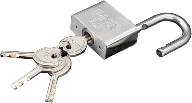 llave abriendo multiples candados metalicos