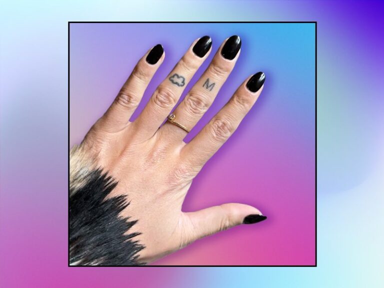 Cómo Elegir y Usar Esmalte Negro Brillante en Tus Uñas 10 Cómo Elegir y Usar Esmalte Negro Brillante en Tus Uñas