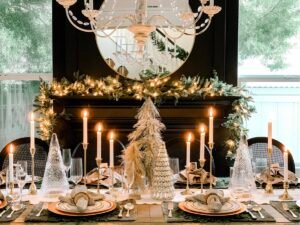 mesa navidena elegante con decoracion sofisticada