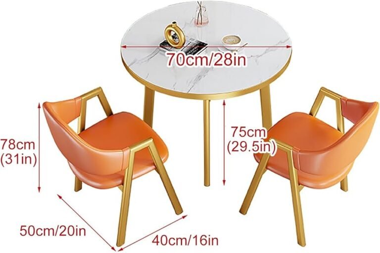 mesa pequena elegante con dos sillas modernas