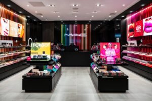 Cómo puedo postular para trabajar en MAC Cosmetics Chile 2 mostrador de tienda mac cosmetics iluminado
