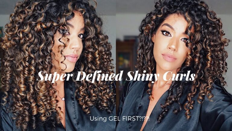 mujer con rizos definidos y brillantes