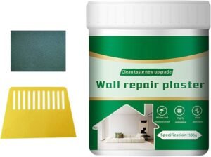 pared con humedad y herramientas de reparacion