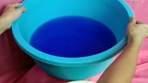 Qué es el polvo azul para ropa blanca y cómo se usa correctamente 34 polvo azul para ropa blanca en uso