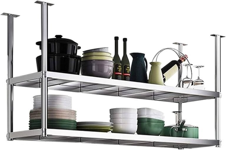 repisas de acero inoxidable en cocina moderna