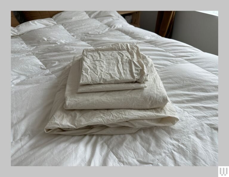sabanas king size dobladas en tienda bedding