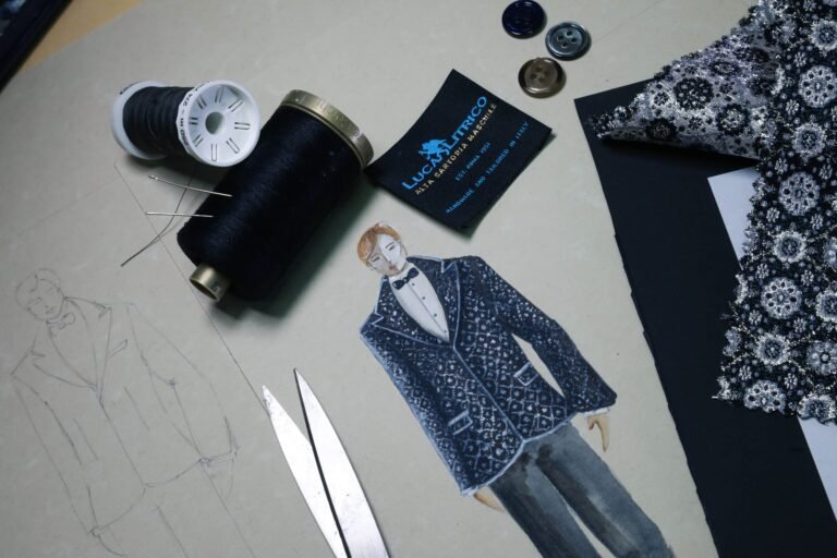 Qué hace únicos a los trajes de Saville Row en Chile 2 sastreria artesanal traje masculino detalle hilo