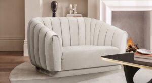 sillon individual clasico en sala moderna