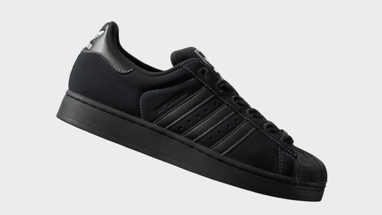 tenis adidas negros mujer en vitrina moderna