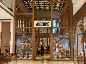 tienda de moda moschino cheap and chic