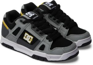 zapatillas dc hombre en tienda moderna