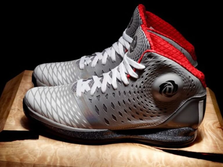 zapatillas deportivas d rose en exhibicion