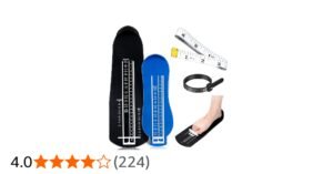 zapatos variados con cinta metrica alrededor